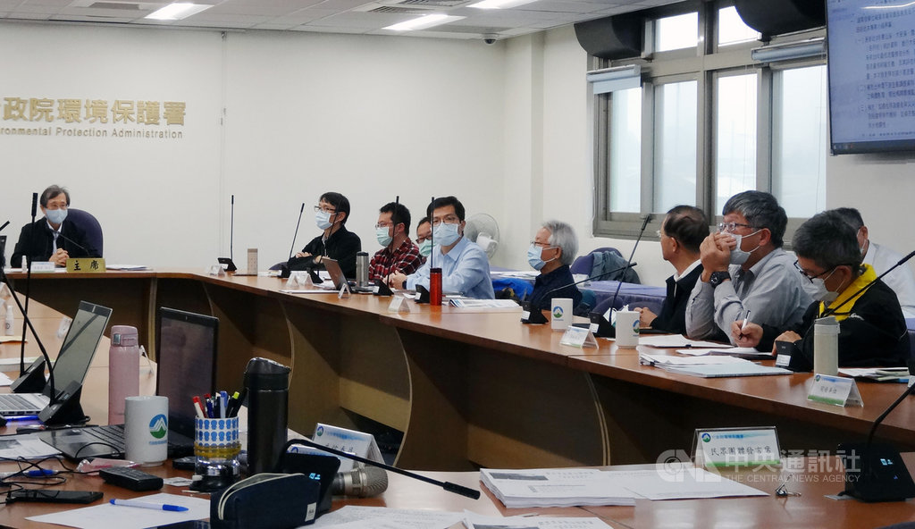 行政院環保署28日召開「鯉魚潭水庫工程發電配合方案環境說明書變更內容對照表(士林堰下游保留之基流量變更)」專案小組審查會議,專案小組認為台電須在4月30日前補充、修正數項資料後再審。中央社記者楊淑閔攝 110年1月28日