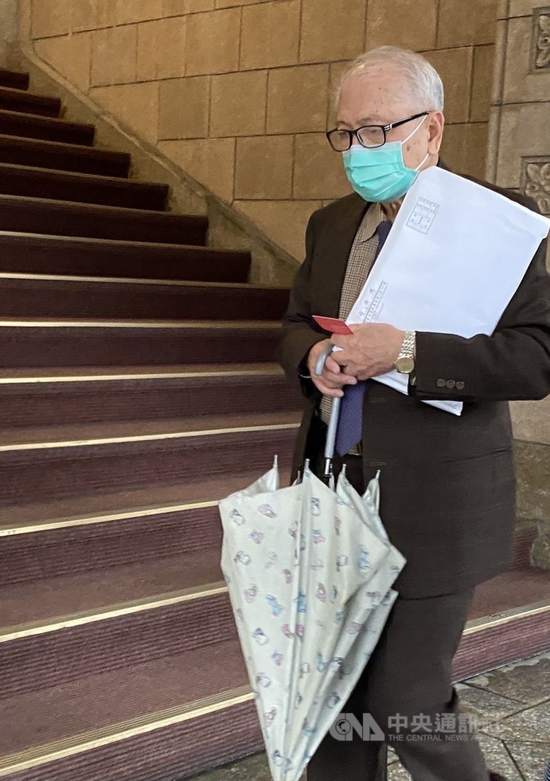 司法院公布司法界不當接觸案相關調查報告後,28日開人事審議委員會決議前最高行政法院院長林奇福(圖)等7人是否送監察院,林奇福為其權益到場說明。中央社記者林長順攝 110年1月28日