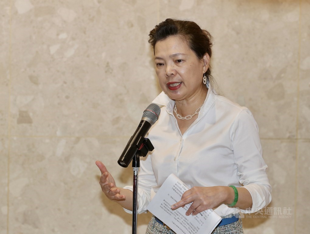 台美半導體供應鏈合作前景座談會5日結束,雙方在半導體產業共識是「相互依賴」。經濟部長王美花(圖)會後表示,接下來將針對5G或電動車召開座談。(中央社檔案照片)