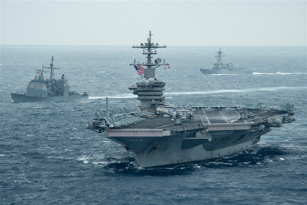 美國軍方29日表示,中國軍機過去一週在南海「不曾」對美國海軍在這個區域的航空母艦打擊群構成任何威脅。(圖取自facebook.com/USPacificFleet)