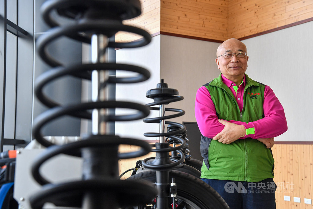 回首與特斯拉合作逾10年心得,富田電機創辦人、總經理張金鋒說,當年公司主力客戶不是汽車業,特斯拉也不是車廠,卻湊在一起做電動車,「挑戰,才能逼著你去成長與進步」。中央社記者鄭清元攝 110年2月7日