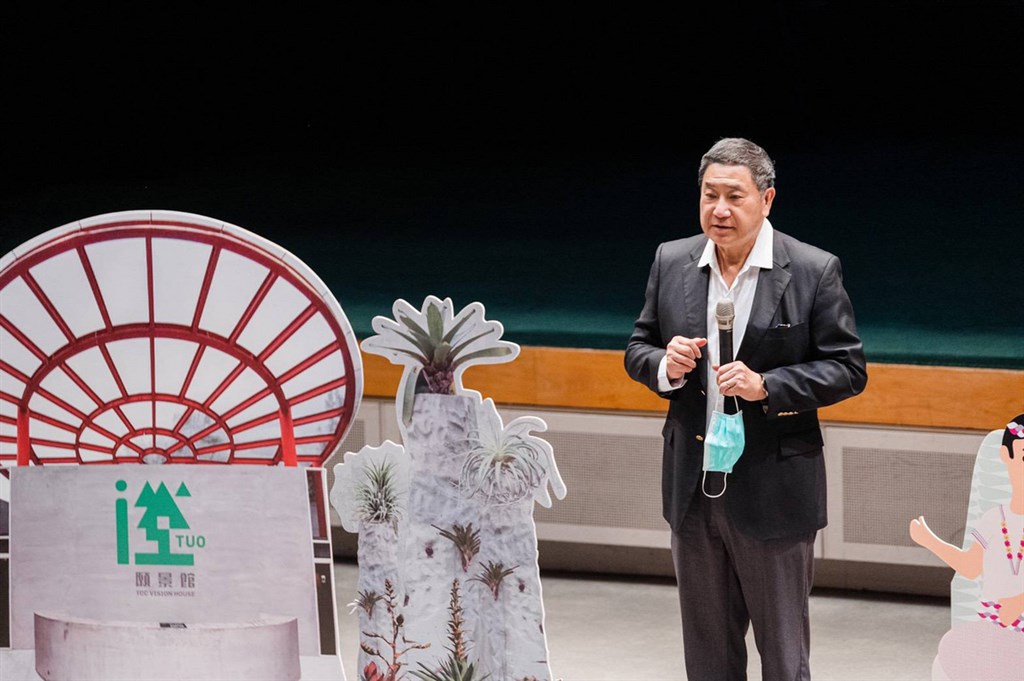 雲朗觀光集團執行長張安平獲頒第2級的「義大利之星崇卿勳章」,不僅象徵台灣旅館業成功打進義大利這個世界一流觀光市場,張安平也投注不少心力協助義大利文化古蹟修復,對於促進台義藝文關係有卓越貢獻。(台泥提供)