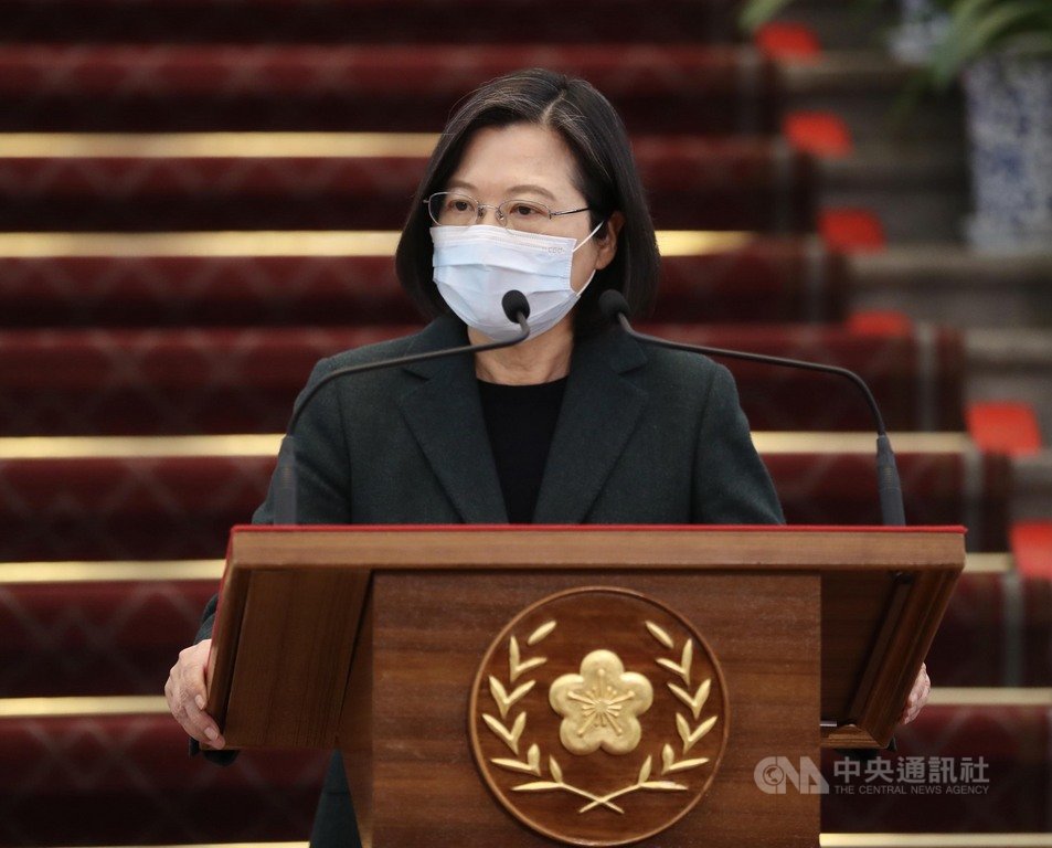 總統蔡英文9日上午召開國安高層會議,會後於總統府發表敞廳談話。蔡總統重申,當疫情受有效控制後,期待兩岸人民逐漸恢復正常有序交流,只要北京當局有心化解對立,台灣願在對等尊嚴原則下,促成有意義對話。中央社記者張皓安攝 110年2月9日