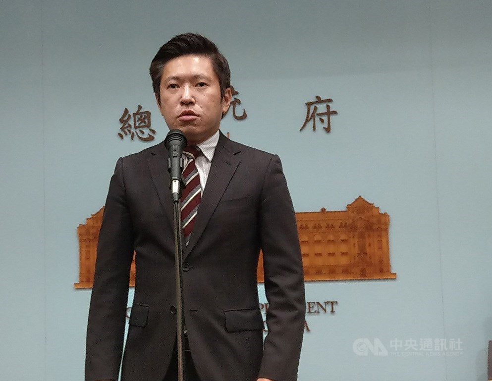 美國總統拜登與中國國家主席習近平首度通話,雙方談到台灣相關議題;總統府發言人張惇涵(圖)表示,對於拜登在台海安全與人權議題上的關注,表達敬佩與感謝。(中央社檔案照片)