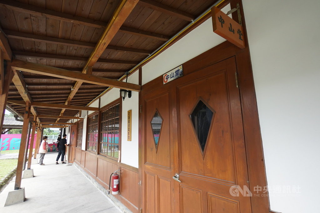 花蓮鐵道園區的中山堂過去是台鐵局訓練機員的場地,經花蓮縣文化局爭取中央經費,增設專業放映設備,打造為花蓮鐵道電影院。中央社記者張祈攝 110年2月12日
