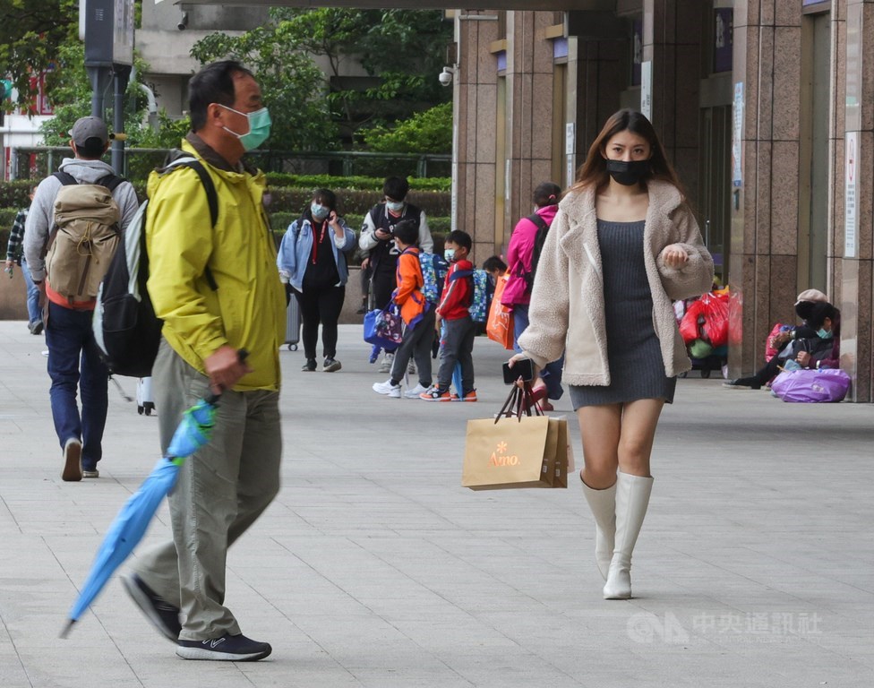 氣象專家吳德榮表示,各地氣溫將逐日回升,20日起至22日,日夜溫差可能達15度。(中央社檔案照片)