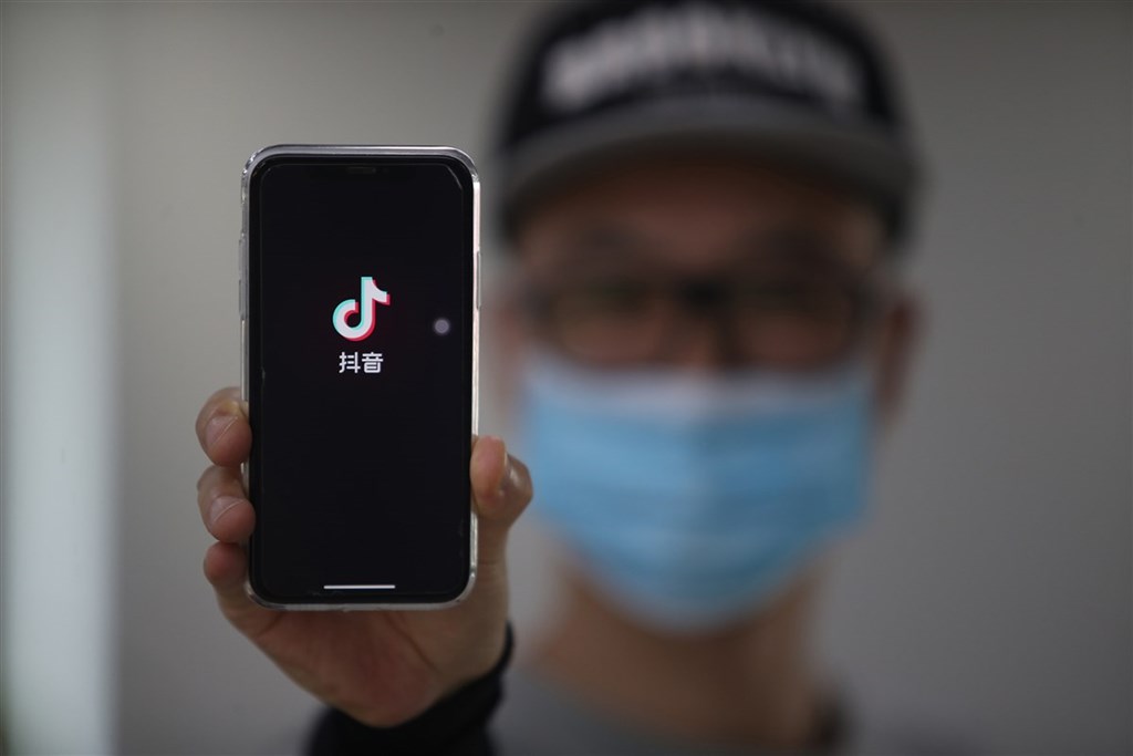 國安單位指出,中國近期調整對台認知作戰,鑒於網紅文化與電商產業蓬勃發展,復以疫情影響兩岸交流,中國官方轉而擴大籌辦網紅、電商直播主培訓活動。(中新社提供)