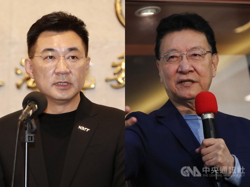 國民黨主席江啟臣(左)20日宣布競選連任黨主席,中廣董事長趙少康(右)表示,樂觀其成,預祝江啟臣造王成功。(中央社檔案照片)