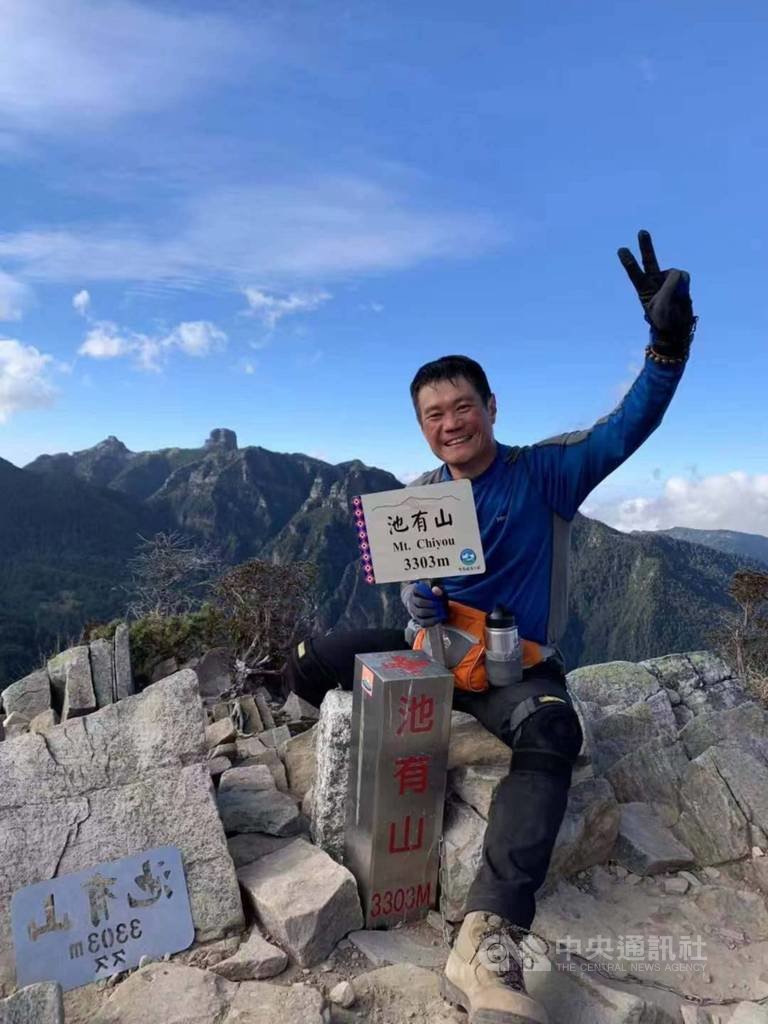 王品鼓勵員工完成「新三鐵」活動,高層幾乎年年號召爬玉山、聖陵線、鐵馬縱走台灣,目前已有超過2000人完成新鐵人三項的成就,市場戲稱王品高層根本都是「體育系」畢業。(李森斌提供)中央社記者江明晏傳真 110年2月21日
