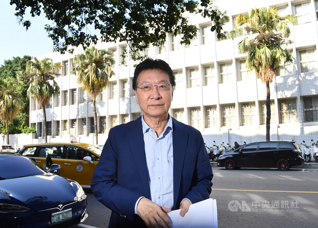 台北地方法院開庭審理三中案,22日以證人身分傳喚中廣董事長趙少康說明。中央社記者王飛華攝 110年2月22日