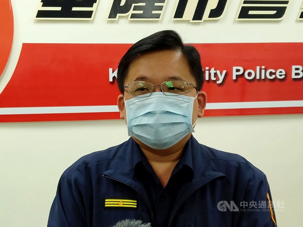 基隆市張姓及黃姓警員涉嫌黑吃黑侵吞不法贓款遭收押後,經警方深入追查,發現兩人涉嫌與周姓、蘇姓警員偵辦毒品案時「以多報少」;基隆市警察局副局長林詮峰(圖)說,相關疑貪瀆等不法情事,已報請地檢署偵辦。中央社記者王朝鈺攝 110年2月23日