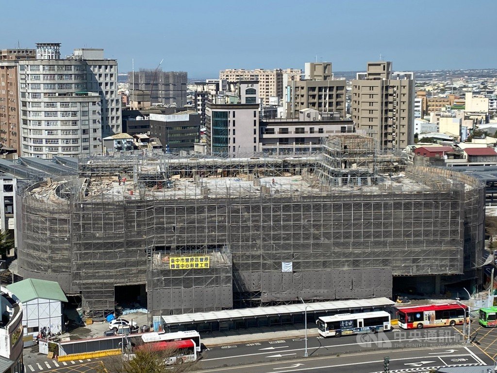 台中市豐原轉運中心23日舉行結構體完成祈福典禮,目前工程主結構體已完成,預計年底完工,未來將成為山城地區重要交通樞紐。(台中市政府提供)中央社記者郝雪卿傳真 110年2月23日