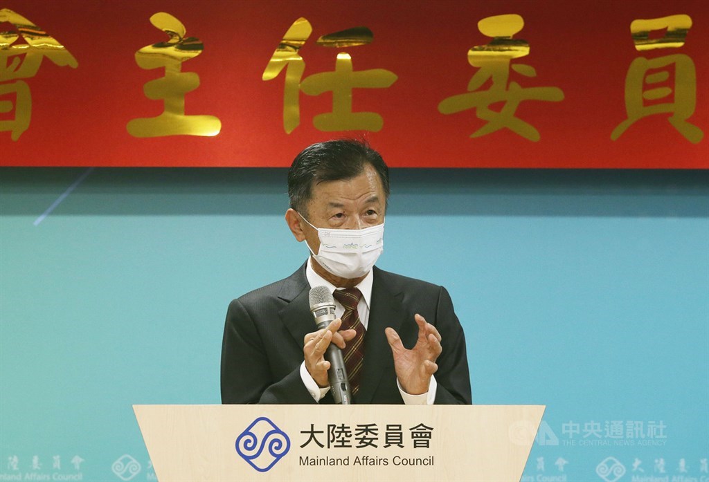 大陸委員會23日舉行主任委員交接典禮,新任陸委會主委邱太三(圖)上任後接受媒體提問。中央社記者郭日曉攝 110年2月23日