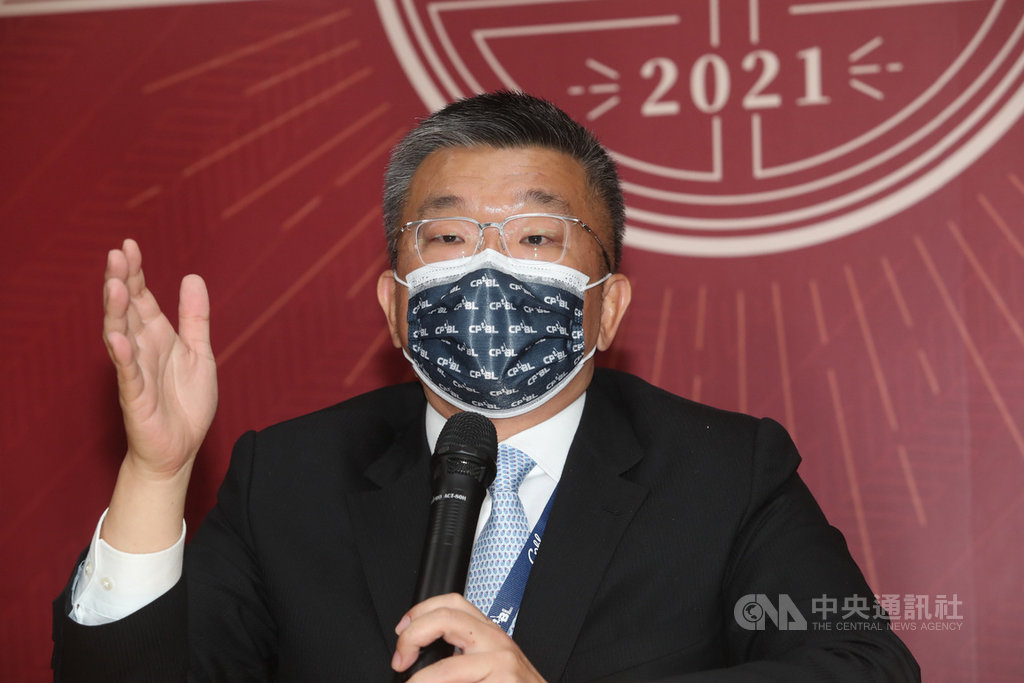 中華職棒23日召開領隊會議,針對富邦悍將隊新洋砲納飛猛爭議問題討論,會長蔡其昌(圖)表示,聯盟採取最高標準,決議不同意登錄。中央社記者吳家昇攝 110年2月23日