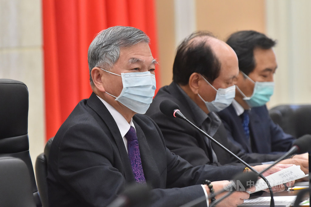 行政院副院長沈榮津(左)23日主持「國土安全政策會報」,檢討109年國土安全業務,並指示今年工作重點。(行政院提供)中央社記者葉素萍傳真 110年2月23日