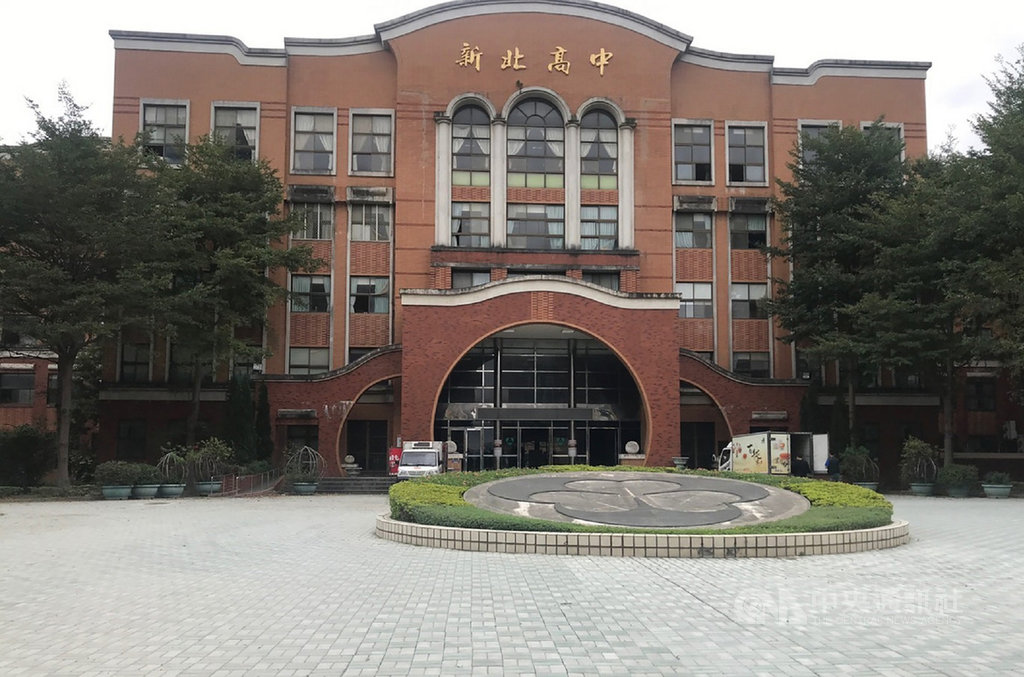 新北市水利局表示,近來以改善都會區逕流排水量,以提升收納滯洪能力為目標,積極推動透水保水工程,新北高中近來完工,成為第6座以現有校地改造完成的透水保水校園。(新北市水利局提供)中央社記者王鴻國傳真 110年2月23日