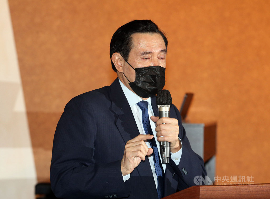 前總統馬英九24日上午出席「二二八事件74週年追思暨座談會」,致詞時一度激動哽咽。中央社記者郭日曉攝 110年2月24日