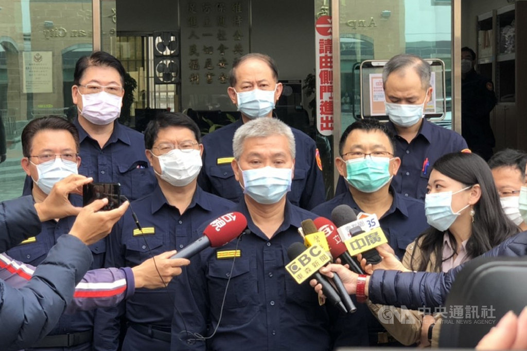 台南安平區接連發生直播主遭擄囚禁、停車場殺人案、民宅槍擊命案,造成2人喪命,台南市警察局長方仰寧24日凌晨向市民致歉,並將繼續緝捕犯嫌。(台南市警察局提供)中央社記者楊思瑞台南傳真 110年2月24日