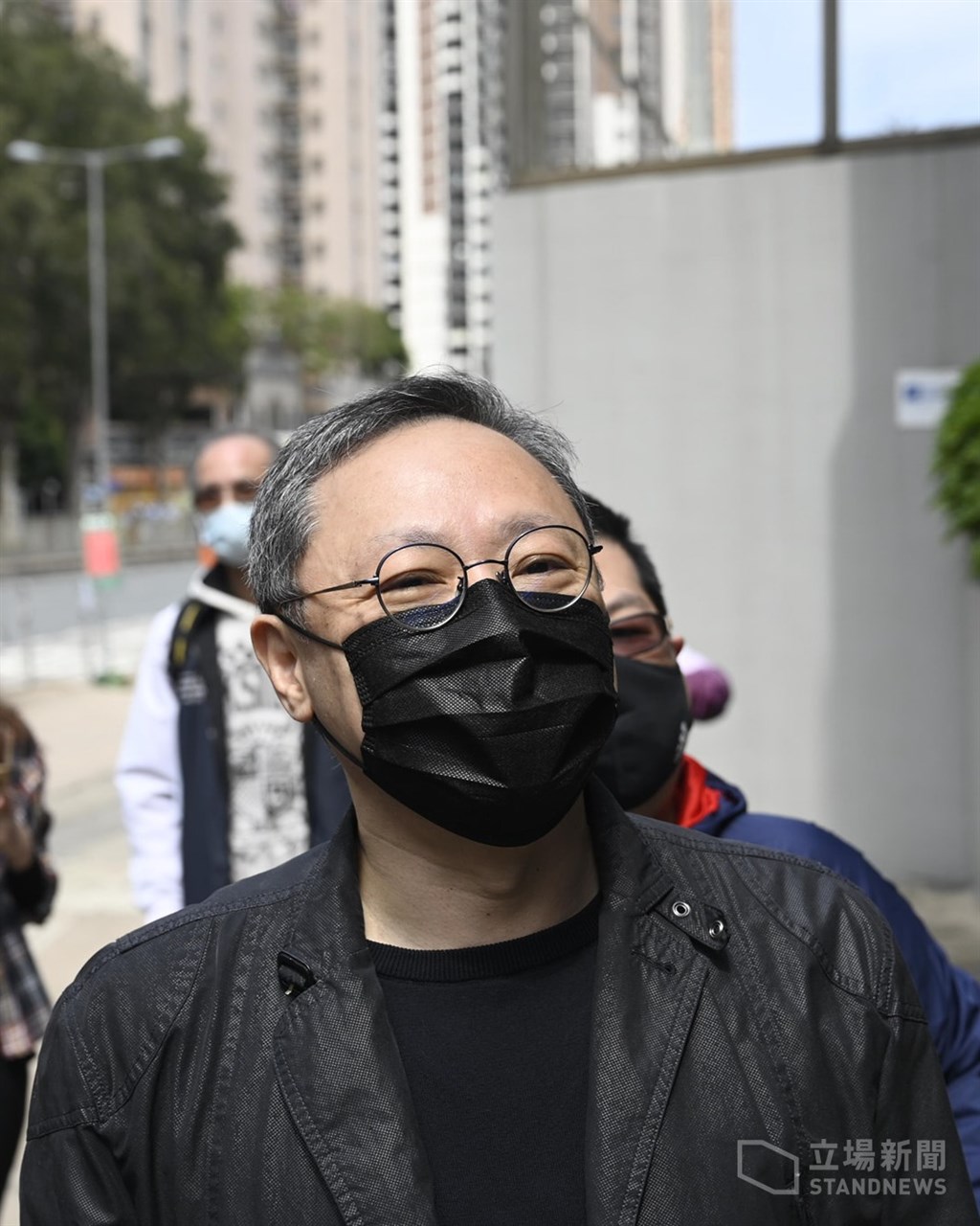 港媒報導,包括前香港大學法律系副教授戴耀廷(前)等47名民主派人士因參與「35+初選」而被控「串謀顛覆國家政權」罪,將於西九龍裁判法院首次聆訊。(圖取自立場新聞)