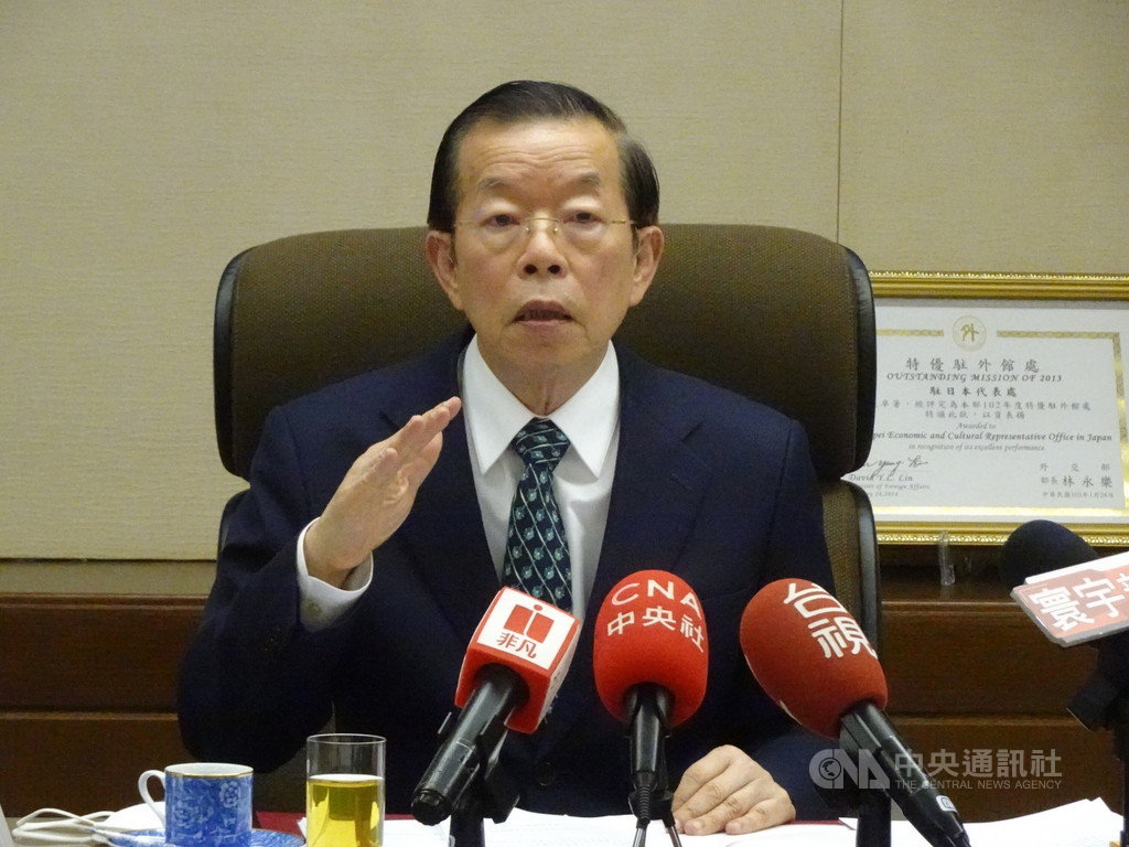 中國突然宣布禁止進口台灣鳳梨,經日媒報導後,很多日本人很熱心買台灣鳳梨挺台。駐日代表謝長廷表示,台灣水果有很多結構性和長期性的問題,應長期規劃才能治本。中央社記者楊明珠東京攝 110年3月8日