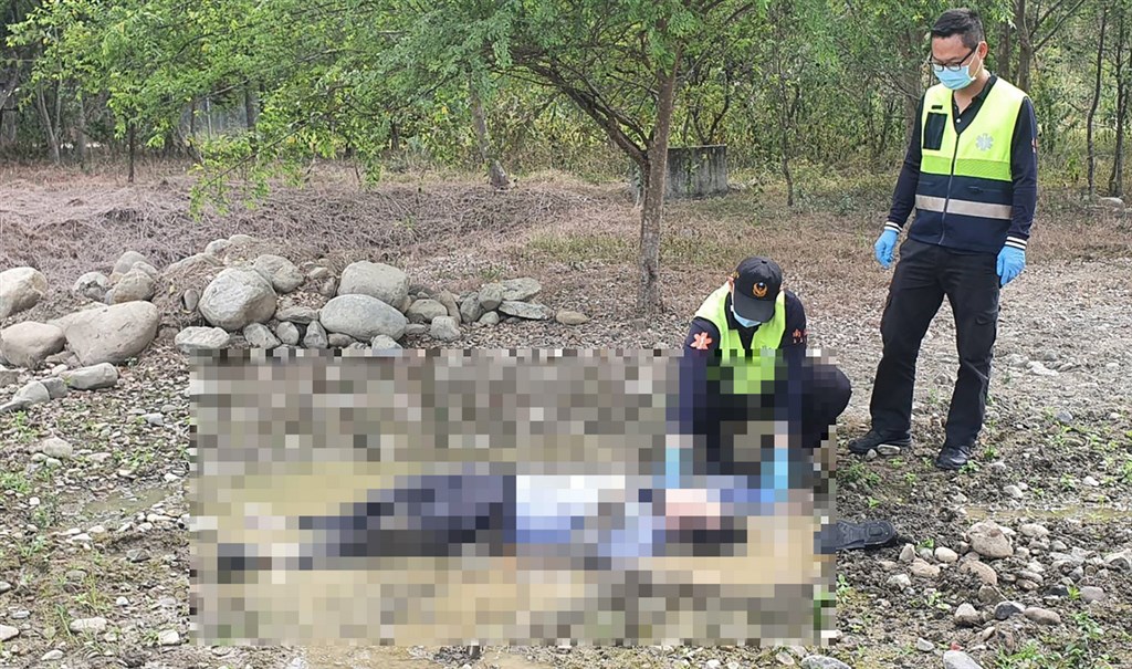 一輛汽車12日近午被發現停在國道6號東向指標17.1公里處主線路肩,警方獲報到場,發現一名男子躺臥高架橋下,經確認發現男子已明顯死亡,後續報請南投地檢署偵辦釐清。經查死者為設籍台中的王姓男子,且留有遺書。(珍惜生命, 自殺不能解決問題,生命一定可以找到出路。如果需諮商或相關協助可撥生命線專線「1995」或張老師服務專線「1980」。)(民眾提供)中央社記者蕭博陽南投縣傳真 110年3月12日