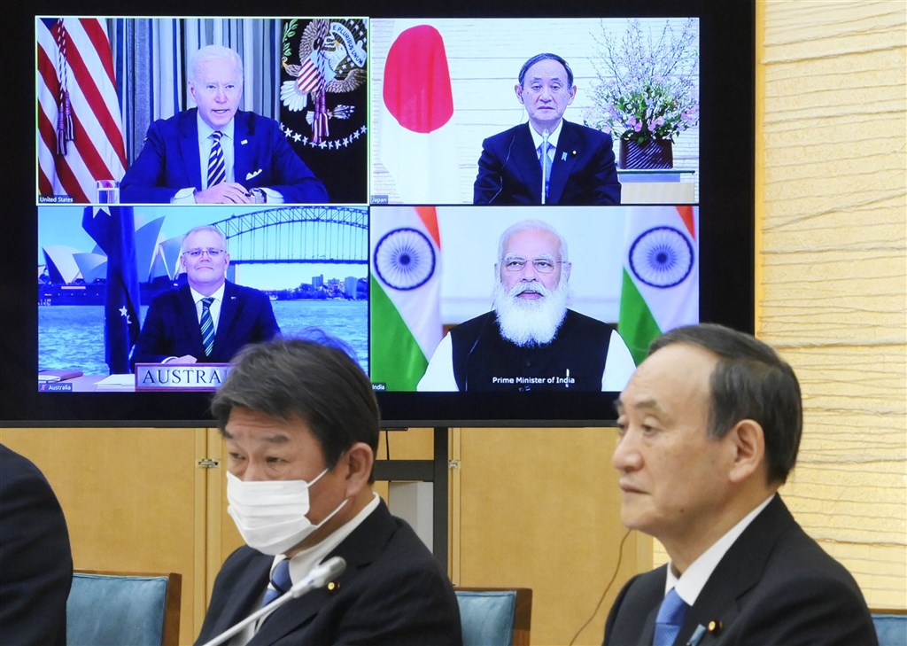 美國總統拜登、印度總理莫迪、日本首相菅義偉、澳洲總理莫里森12日晚透過視訊出席四方安全對話(Quad)首次領袖峰會。(共同社)