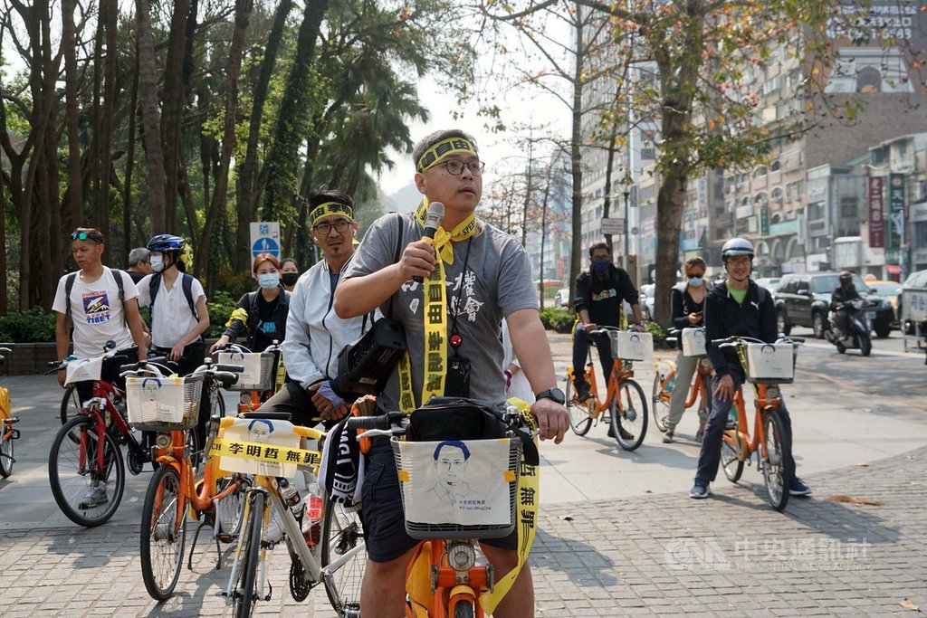 西藏台灣人權連線等民間團體17日上午發起「為李明哲而騎」活動,以騎自行車的方式,用行動聲援被中國政府關押近4年的台灣非政府組織工作者李明哲。中央社實習記者周怡楨攝 110年3月17日