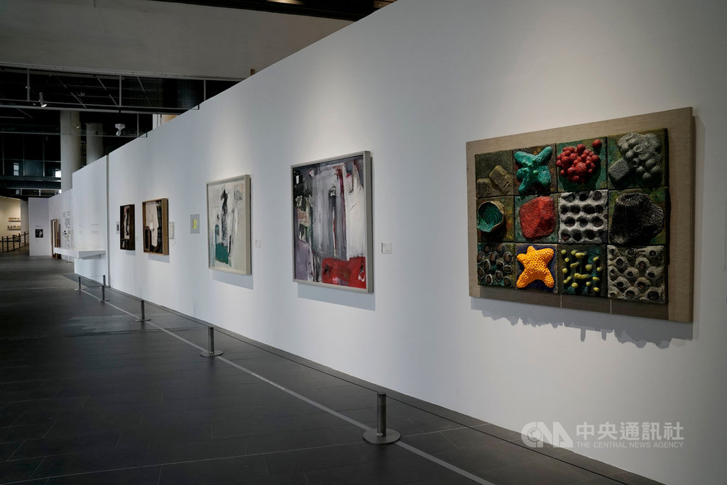 「海外存珍:順天美術館藏品歸鄉展」20日在國立台灣美術館正式開幕,現場展品眾多,藝術家梅丁衍、薛保瑕與許自貴等人作品亦有展出。(國立台灣美術館提供)中央社 110年3月20日