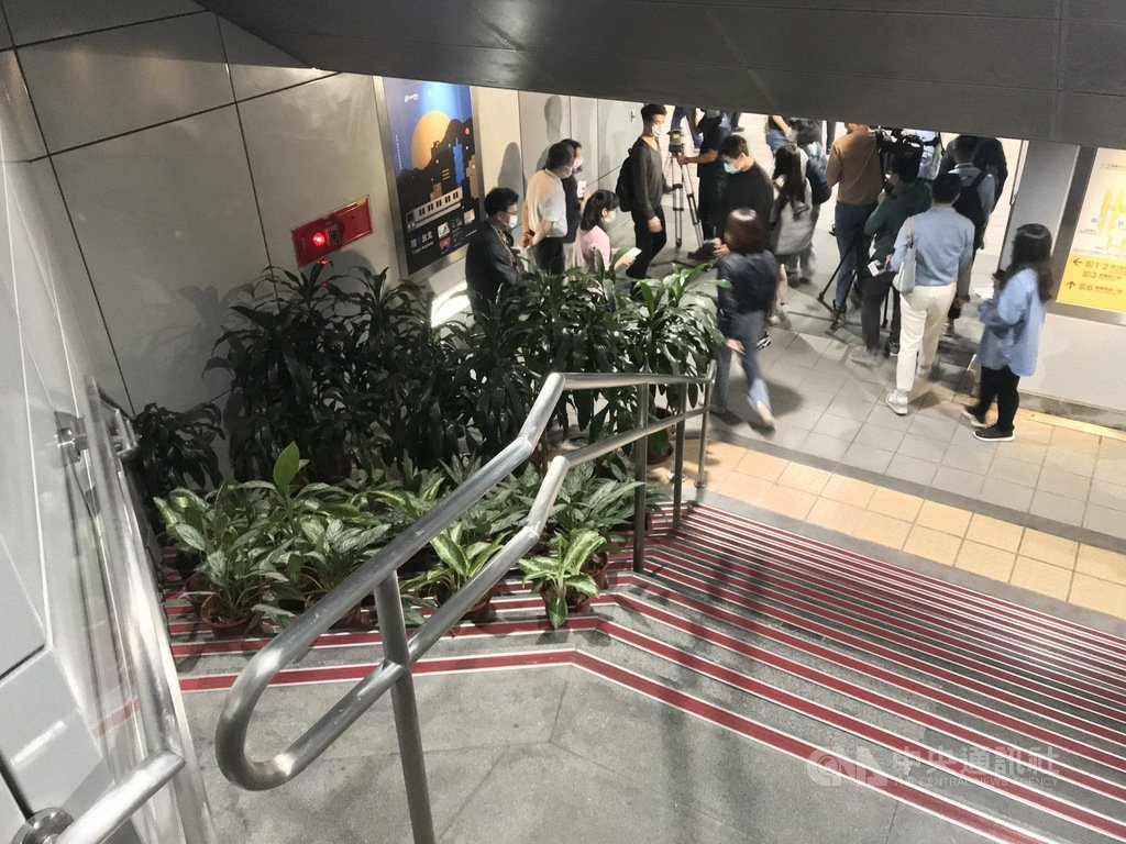 捷運大安站出入口樓梯惹議北市府 檢討改善 地方 中央社cna