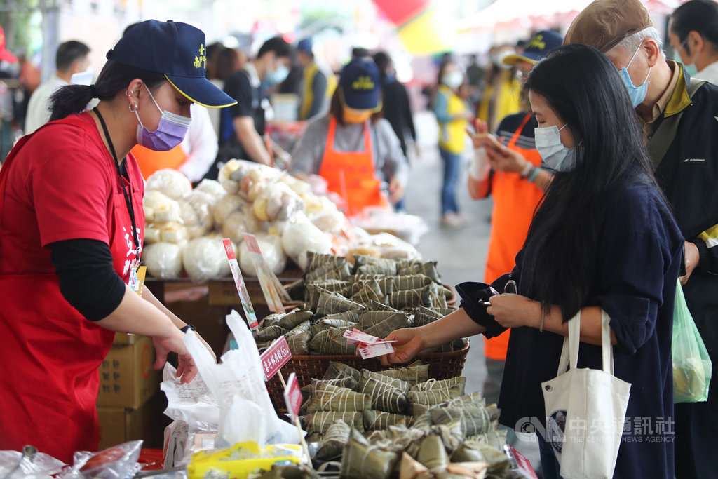 傳統市場節開幕 柯文哲宣示改造全台北市市場 | 地方 | 中央社 CNA