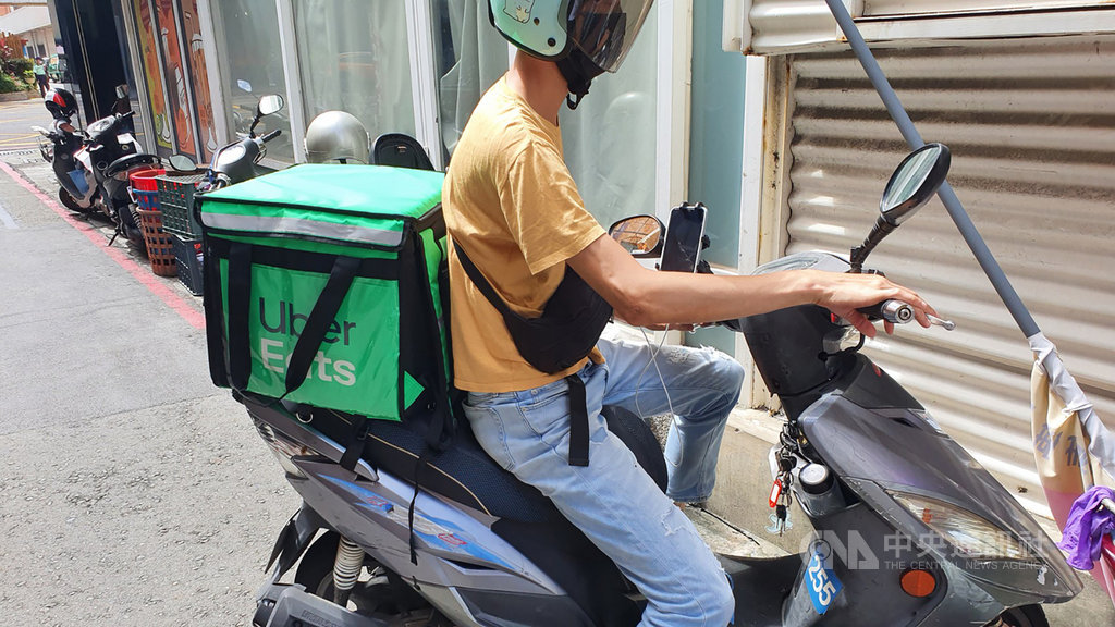 桌遊店禁遊玩拖累買氣老闆兼職跑外送苦撐 地方 中央社cna