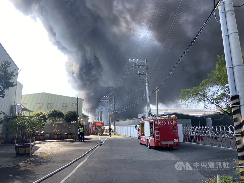 台南微細科技廠房火警建物塌陷暫未傳出傷亡 社會 中央社cna