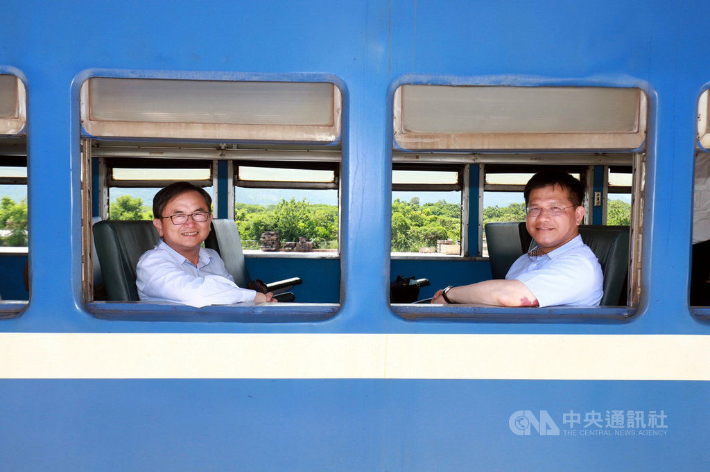 台鐵藍皮列車復出  劉櫂豪要求開發南迴車站觀光 | 地方 | 中央社 C