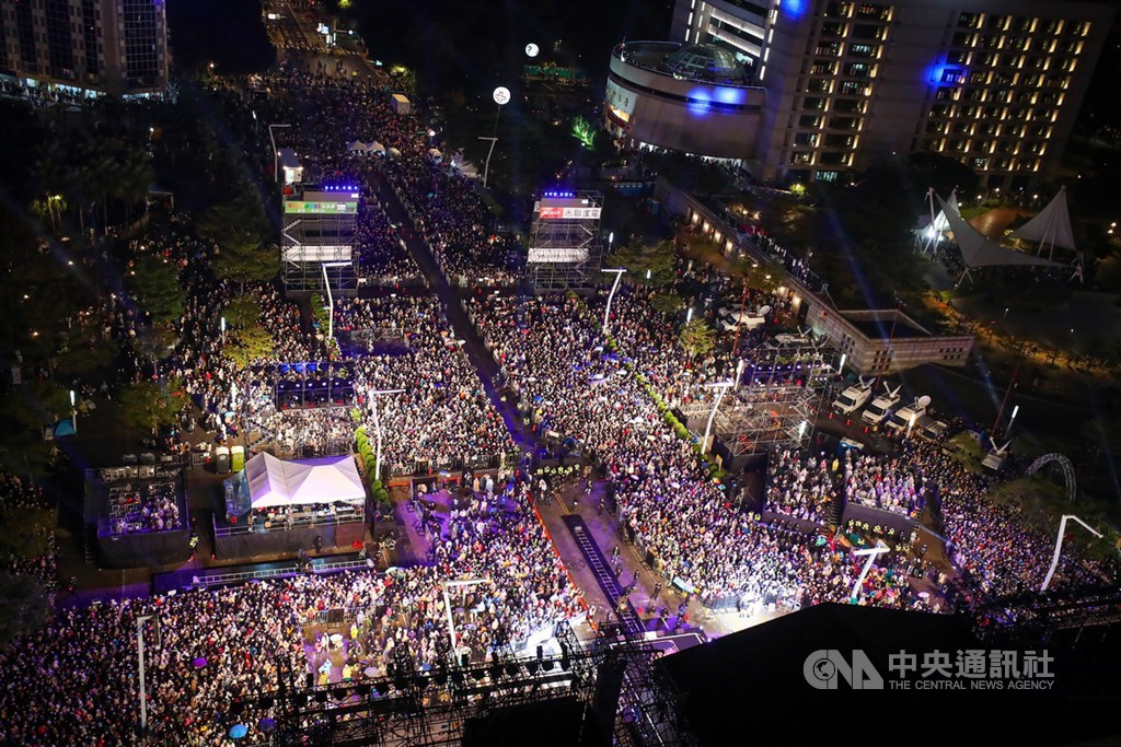 北市估逾11萬人齊迎新年 柯文哲點名感謝萬華 | 地方 | 中央社 CN
