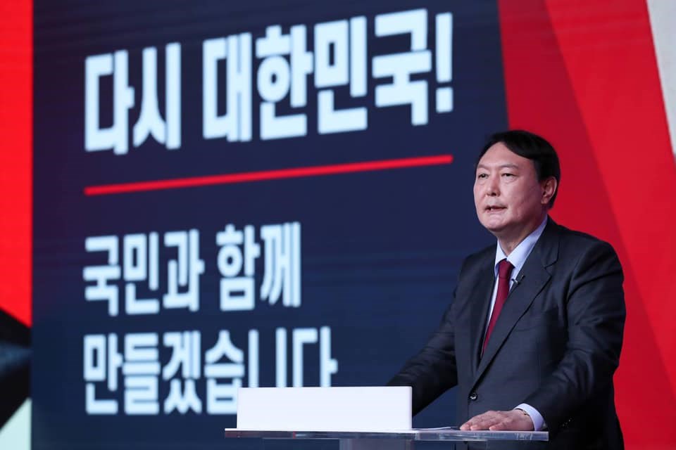 韓國總統候選人支持度 尹錫悅民調微幅領先李在明 | 國際 | 中央社 C