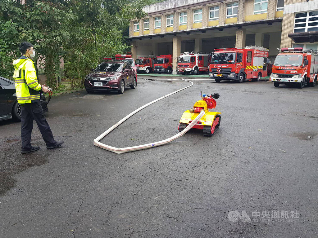 泰山區傢俱賣場祝融滅火機器人衝火場吸睛 社會 中央社cna