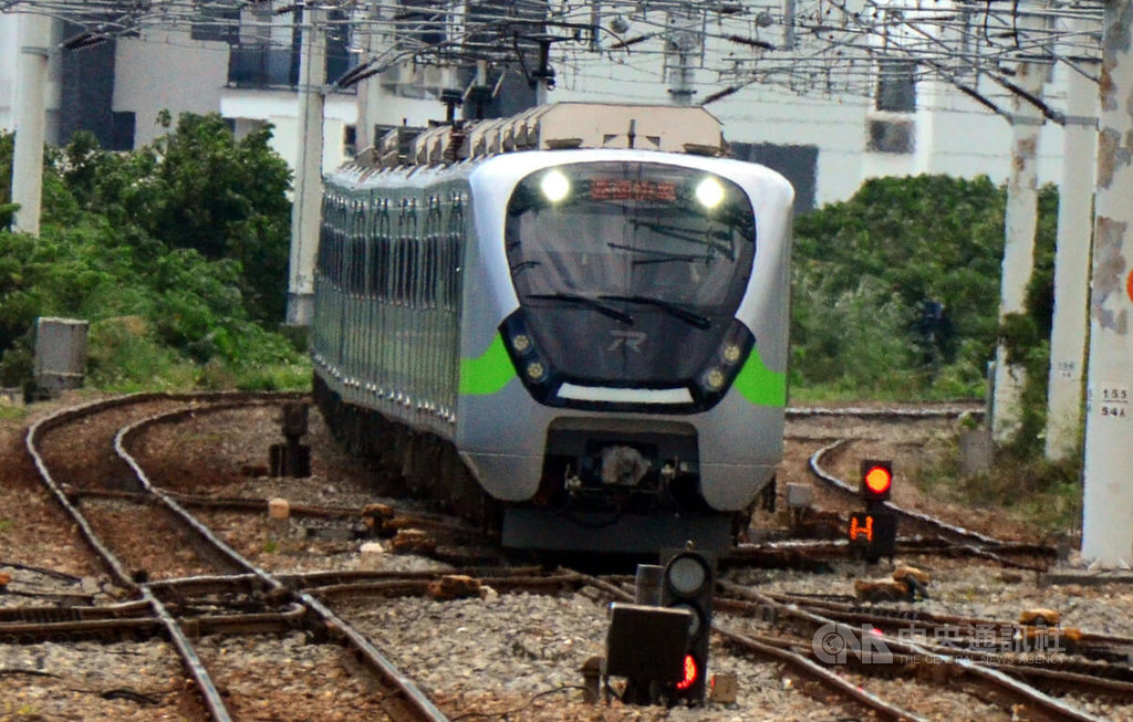 開發南迴觀光  劉櫂豪建議台鐵增EMU900列車停靠站 | 生活 | 中