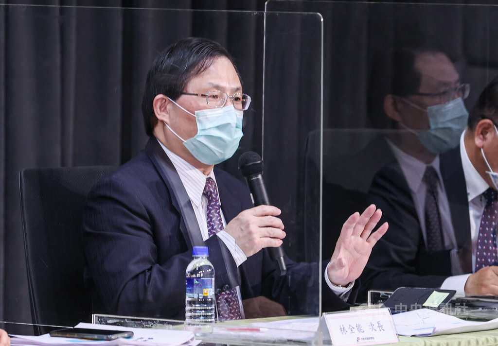 國發會30日舉行記者會說明台灣2050淨零排放路徑及策略，經濟部次長林全能出席，回應媒體提問。中央社記者鄭清元攝 111年3月30日