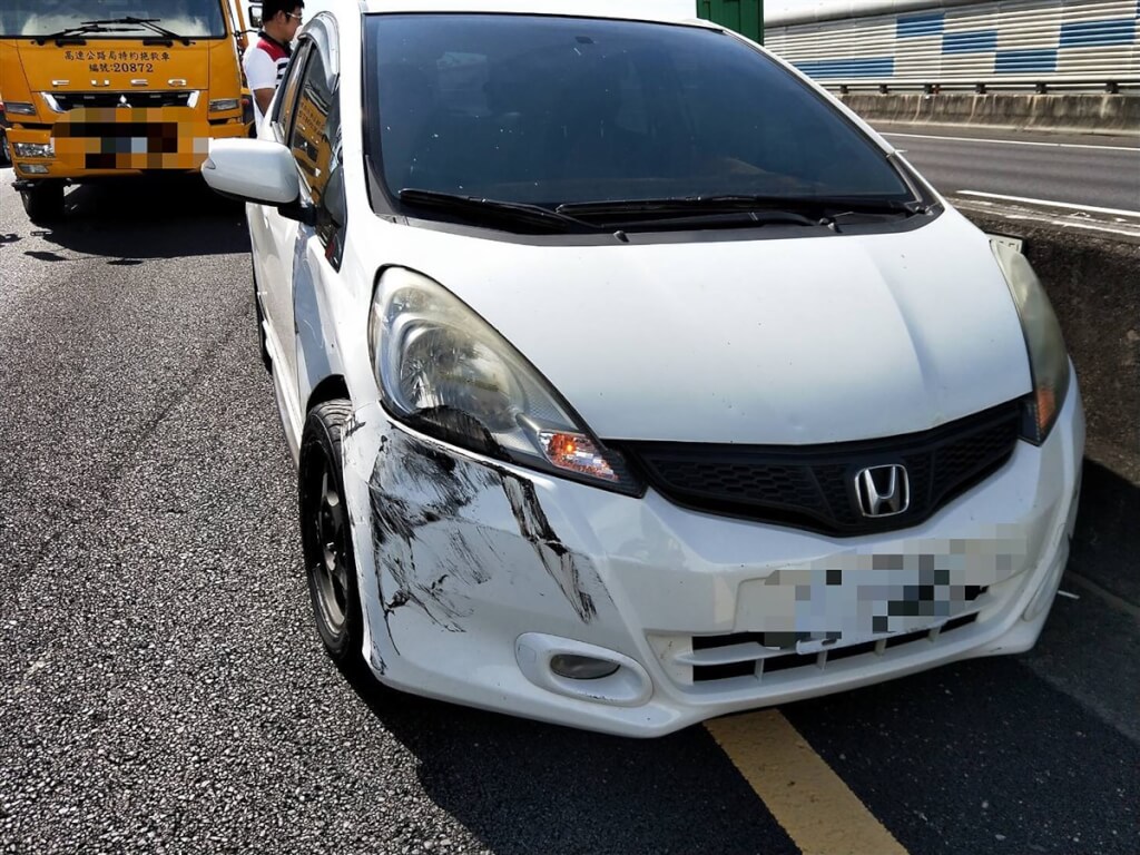 政院提修法惡意逼車 高速公路倒車最高罰3 6萬 政治 中央社cna