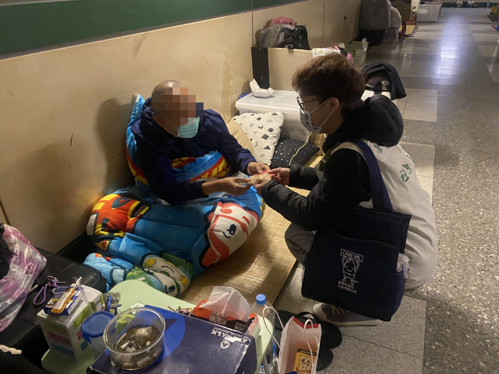 台南啟動街友防疫出動沐浴車及備妥快篩試劑 地方 中央社cna