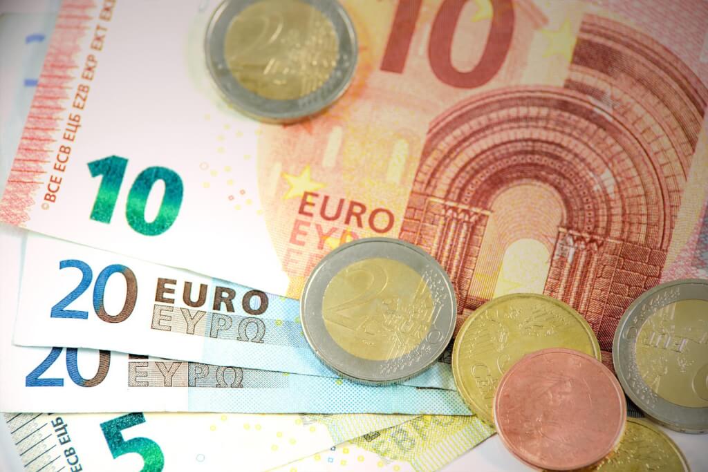 歐盟通膨17個月來首降 歐洲央行警告明年會再升 | 國際 | 中央社 C