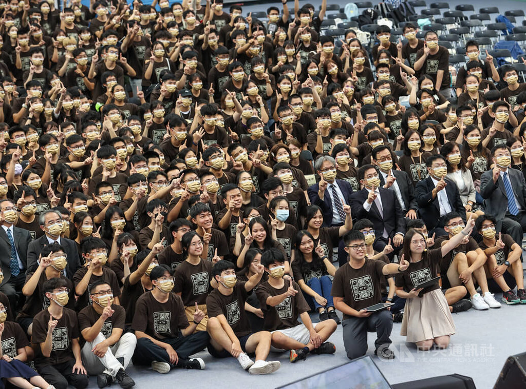 台大開學迎新生學長勉 大學玩4年沒有比讀書簡單 生活 中央社cna