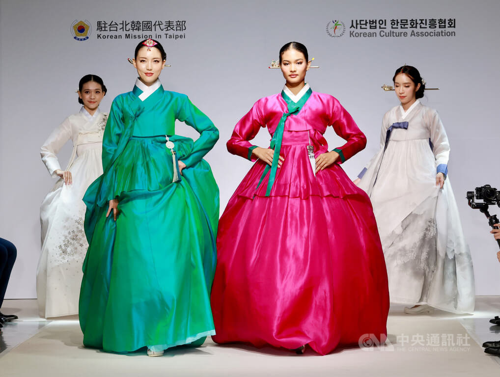 2022韓服時裝秀 開啟台韓交流美麗篇章 | 文化 | 中央社 CNA