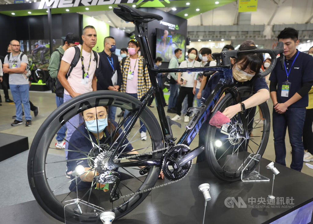 台北自行車及健身展開幕 逾千家企業搶攻疫後商機 | 產經 | 中央社 C