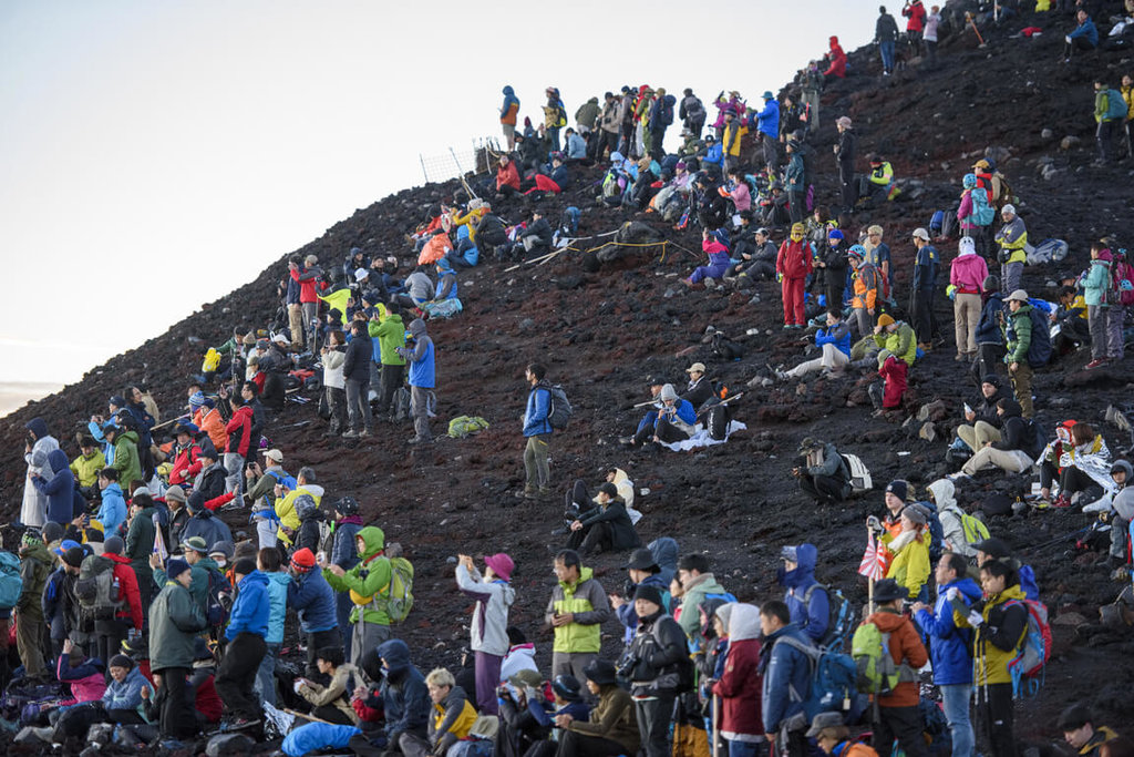 富士山悲鳴2／富士山疫後亂象叢生垃圾遍地、輕率登山[影] | 國際