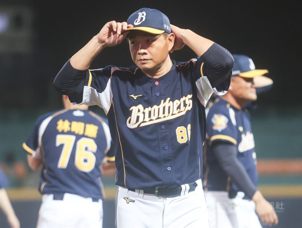 中職中信兄弟總教練彭政閔（前）。（圖／中央社檔案照片）