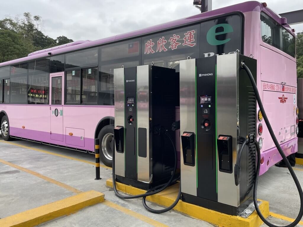 2050淨零碳排，台北市要深化創儲能及綠運輸等概念。圖為北市電動公車，希望2030年市區公車全面電動化。（台北市政府交通局提供）中央社記者陳怡璇傳真 113年2月8日