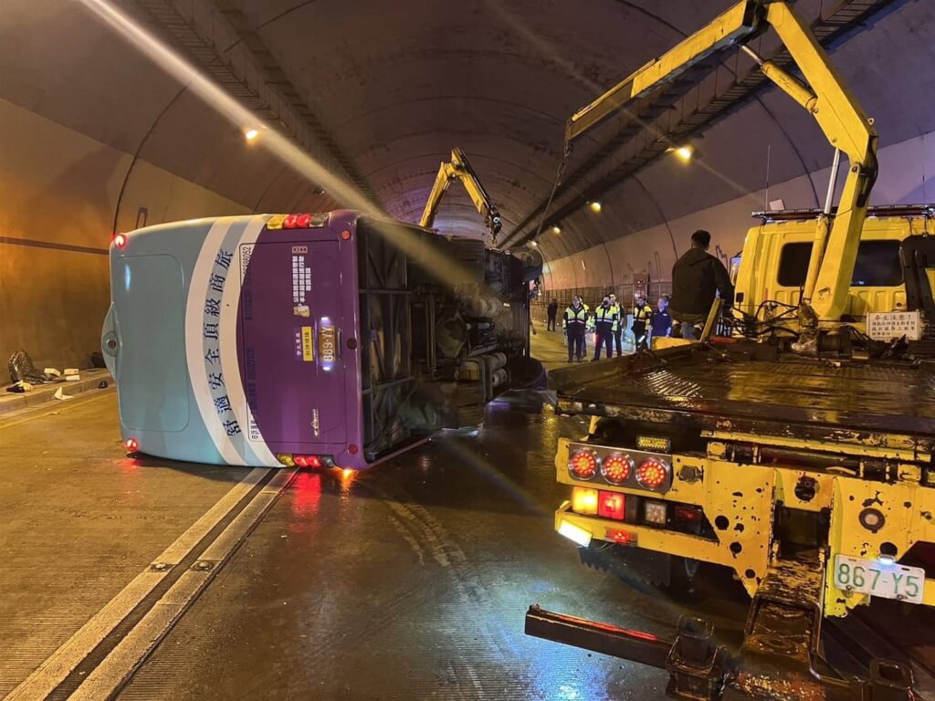 康橋校車翻覆案　運安會：駕駛6秒內4次轉向操作