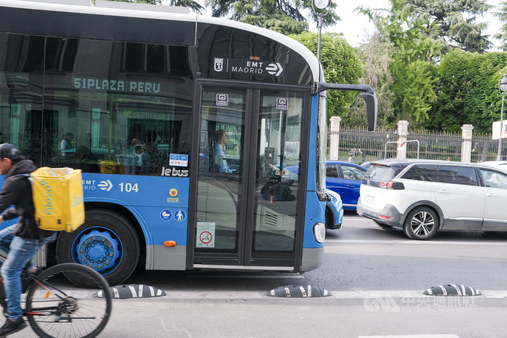 馬德里為致力於邁向永續交通城市，是西班牙擁有最多電動公車和電動公車路線的城市。中央社記者胡家綺馬德里攝  113年4月25日