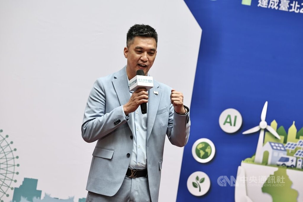 台北淨零101計畫發布會27日在台北市政府舉行，計畫主持人曾冠智（圖）致詞表示，將透過該計畫建置應用綠氫發電的綠色資料中心示範基地，協助台北市成為國際綠色與AI科技發展重心。中央社記者翁睿坤攝  113年5月27日
